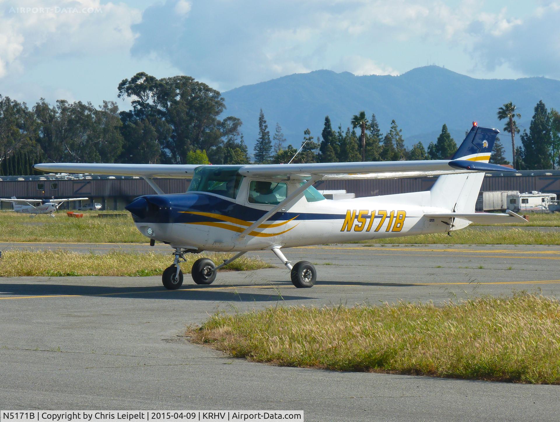 N5171B, 1979 Cessna 152 C/N 15283787, A local 1979 Cessna 152 clear of runway 31R after some patterns at Reid Hillview Airport, CA.