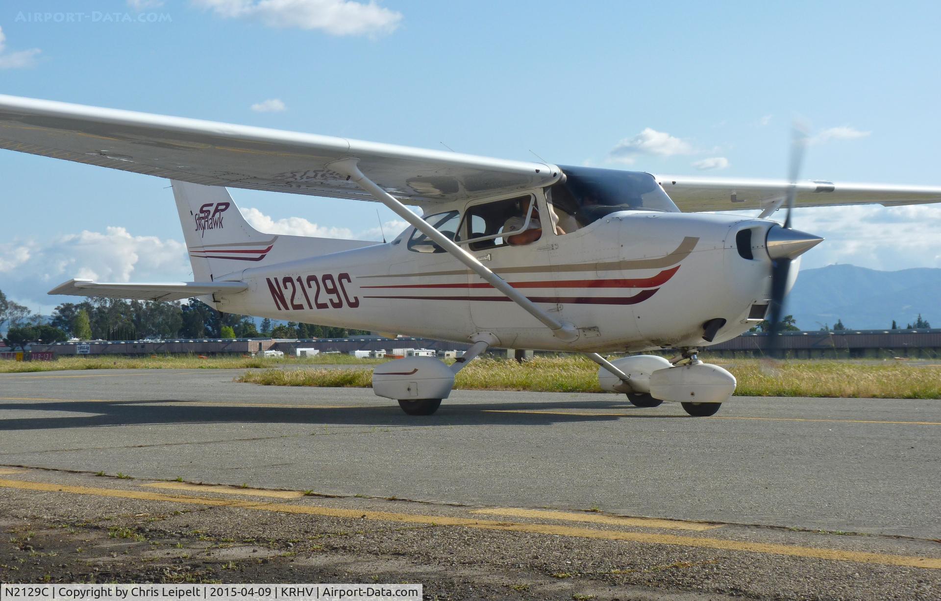 N2129C, 2003 Cessna 172S C/N 172S9436, A local 2003 Cessna 172S (TRADE WINDS AVIATION, CA) taxing back to the TW ramp at Reid Hillview Airport, CA.