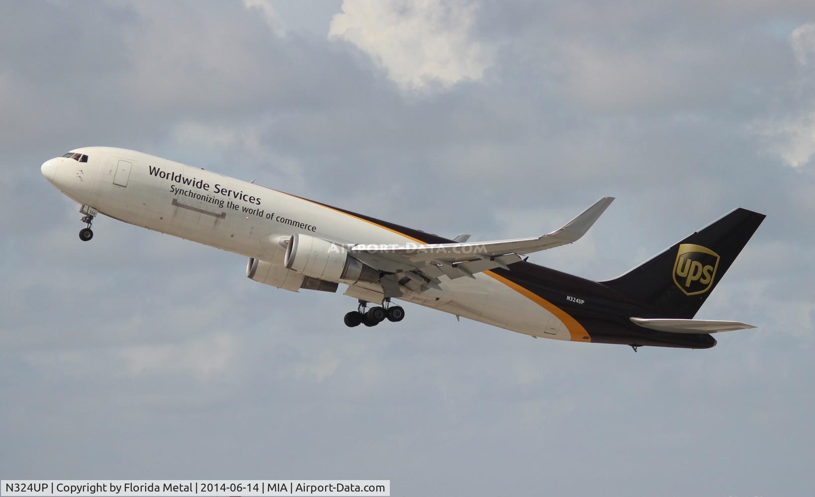 N324UP, 1998 Boeing 767-34AF C/N 27750, UPS 767-300