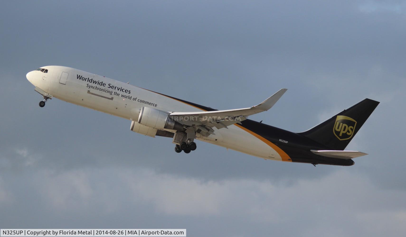 N325UP, 1998 Boeing 767-34AF C/N 27751, UPS 767-300