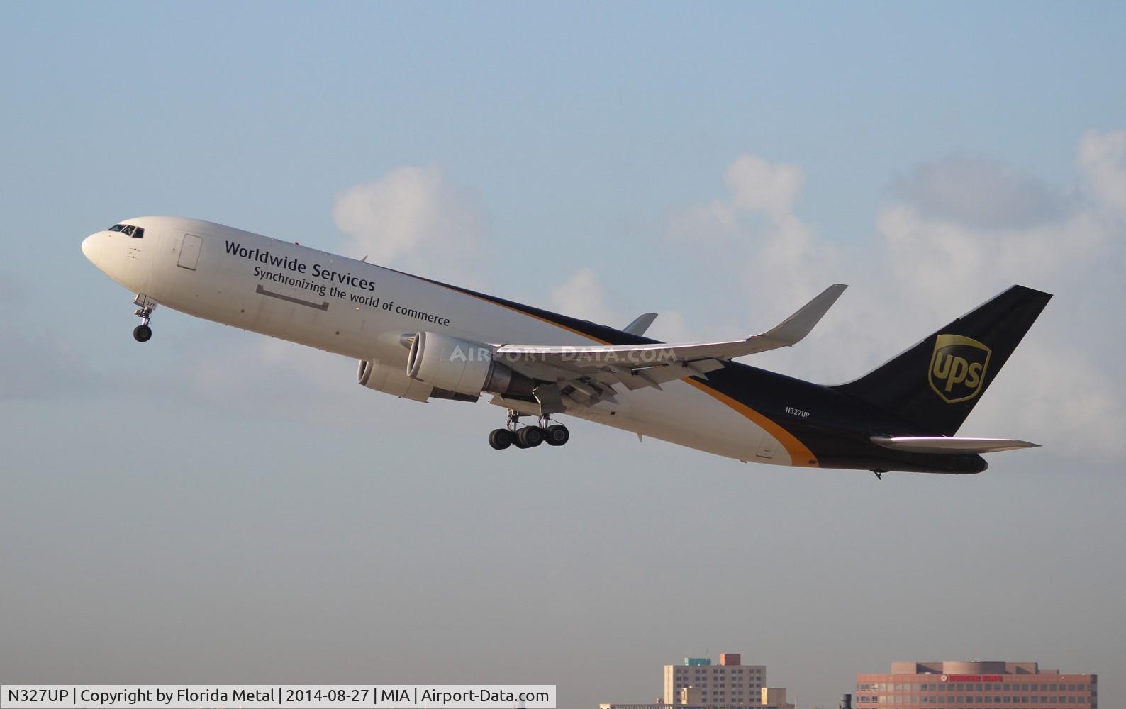 N327UP, 1998 Boeing 767-34AF C/N 27753, UPS 767-300