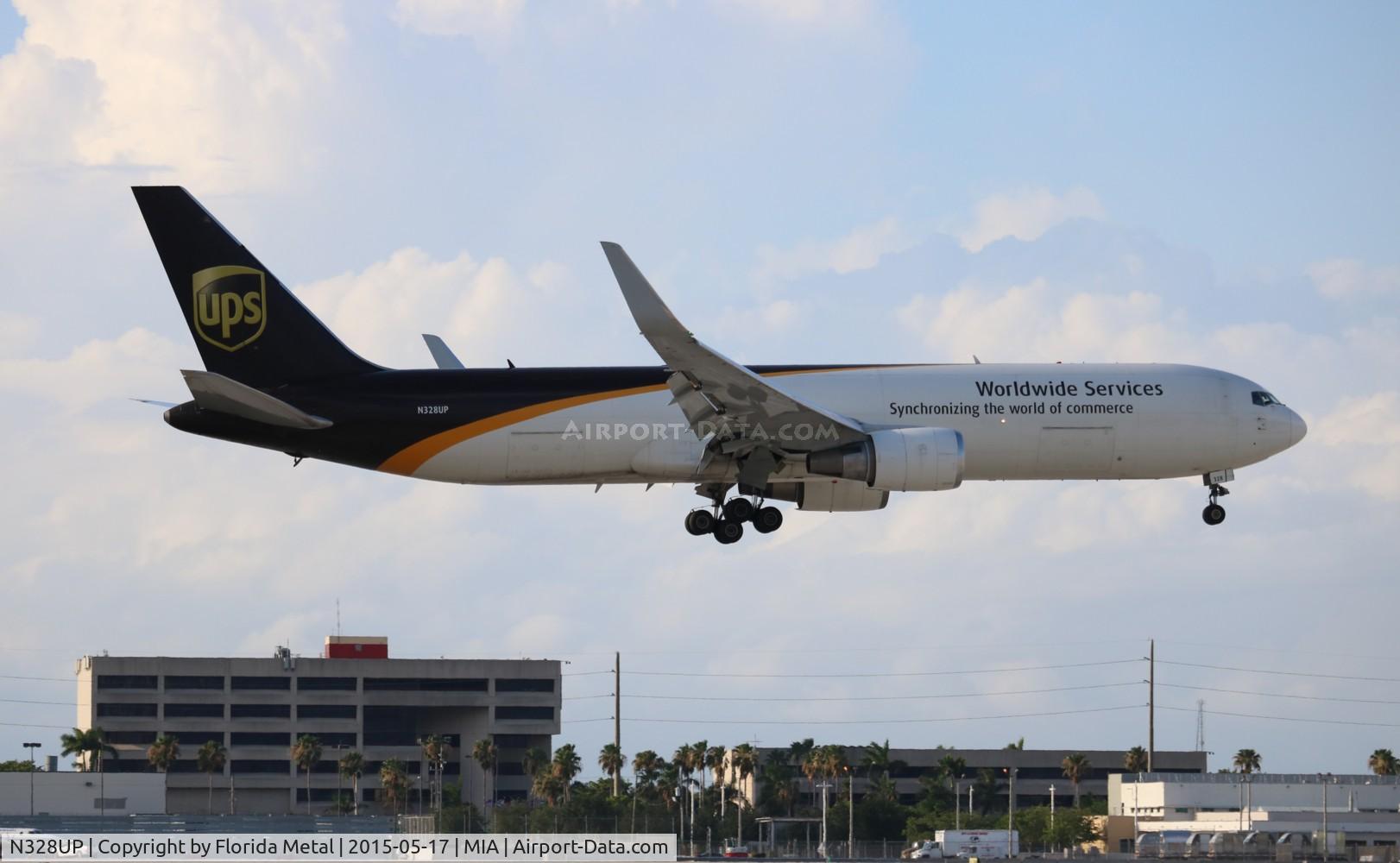 N328UP, 1998 Boeing 767-34AF C/N 27754, UPS 767-300