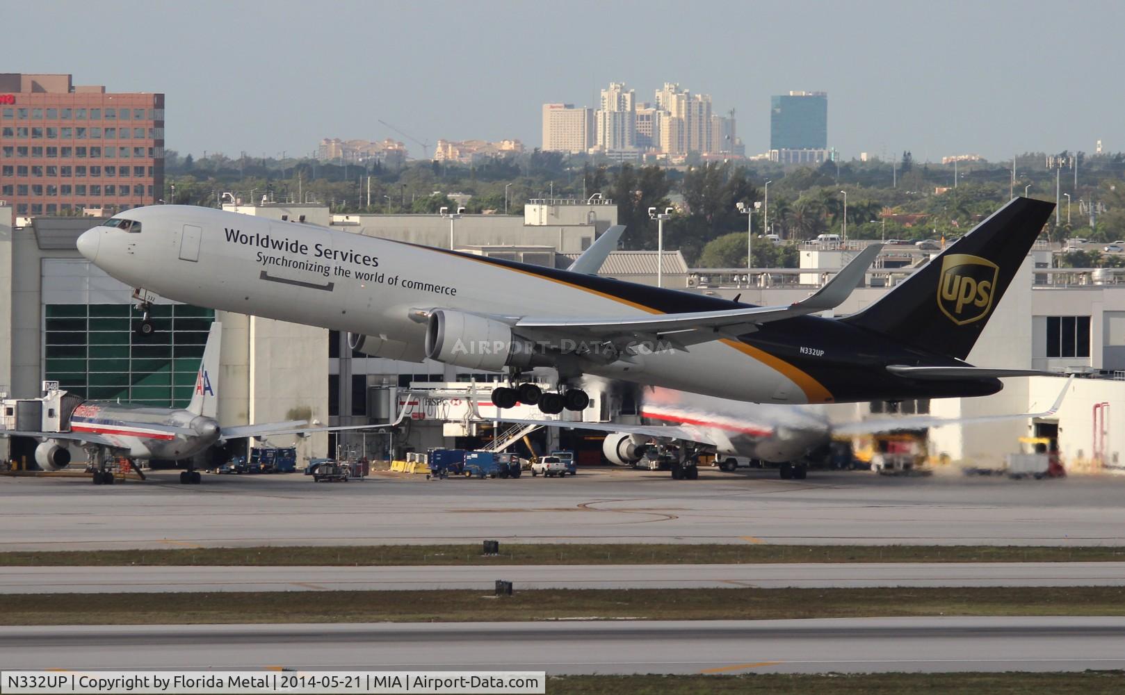 N332UP, 2001 Boeing 767-34AF C/N 32843, UPS 767-300