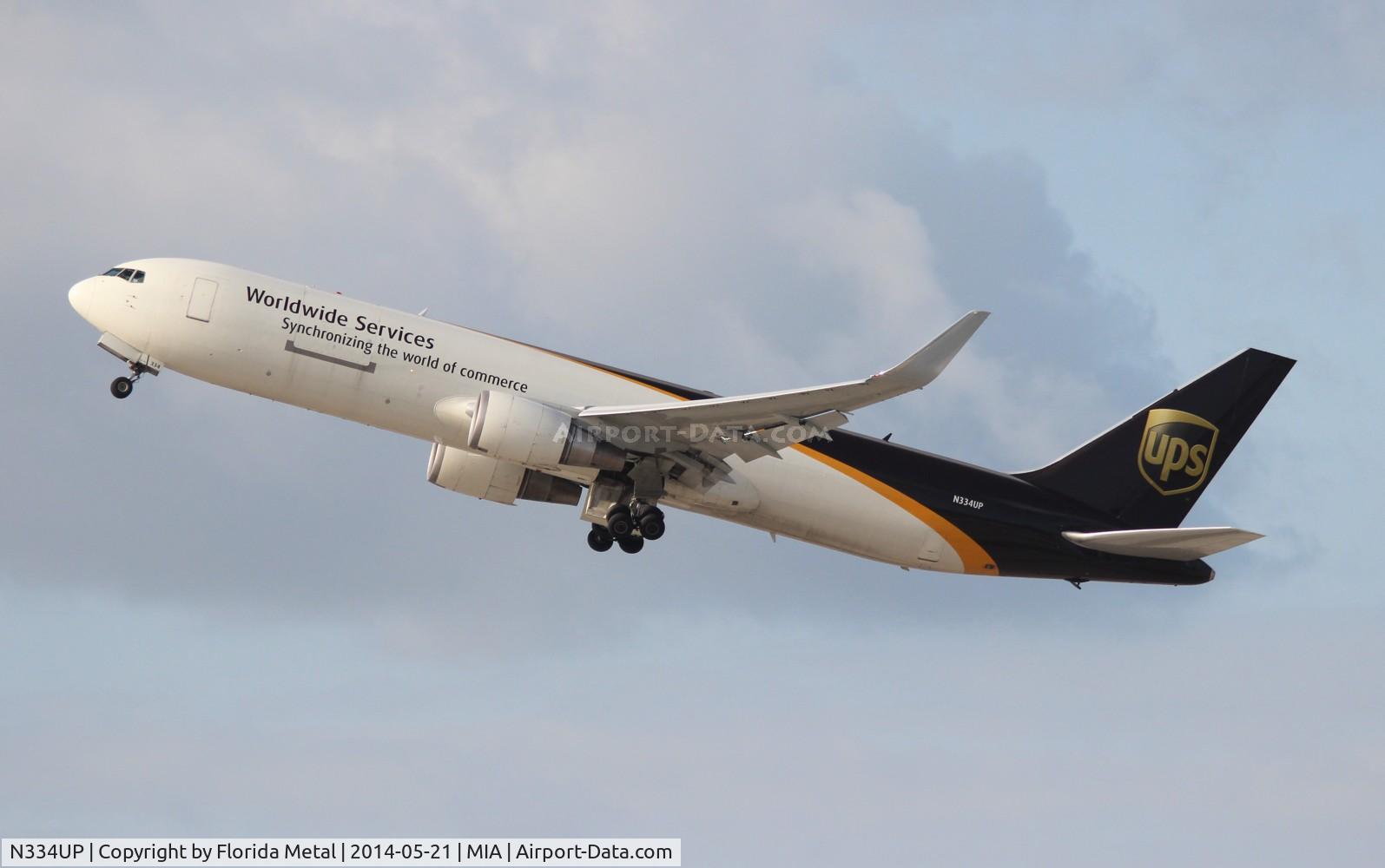 N334UP, 2001 Boeing 767-34AF C/N 32844, UPS 767-300