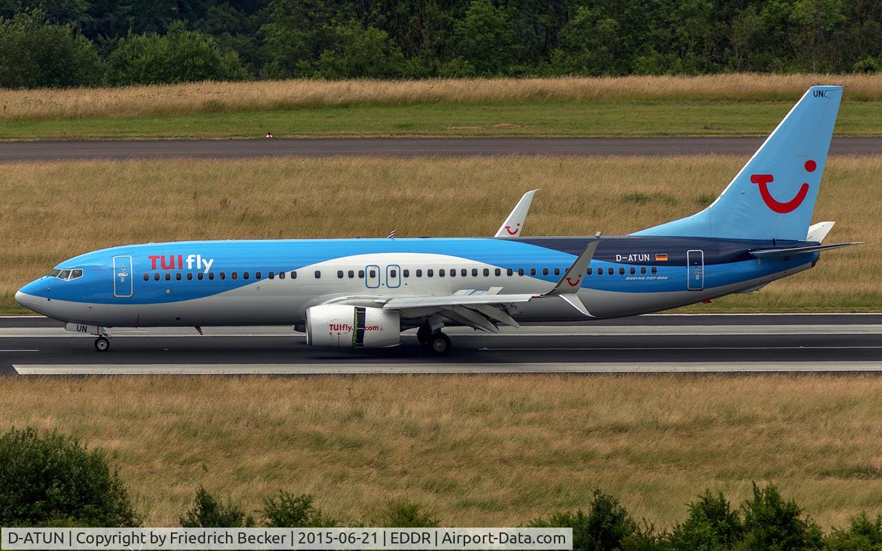 D-ATUN, 2015 Boeing 737-8K5 C/N 41660, decelerating after touchdown, inbound from Las Palmas