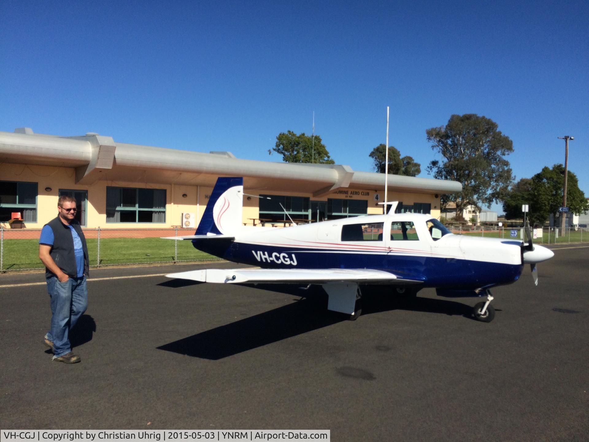 VH-CGJ, 1976 Mooney M20F Executive C/N 22-1407, CGJ on weekend leave at Narromine