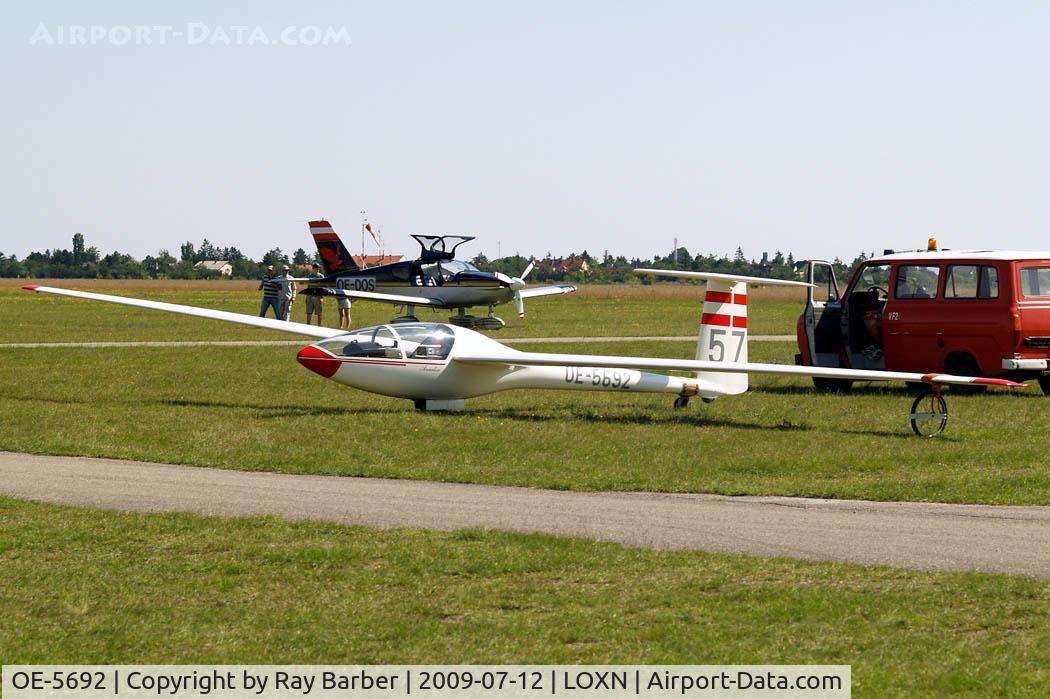OE-5692, Glasflugel H-401 C/N 63, Glasflugel H-401 Kestral [63] Wiener Neustadt-West~OE 12/07/2009