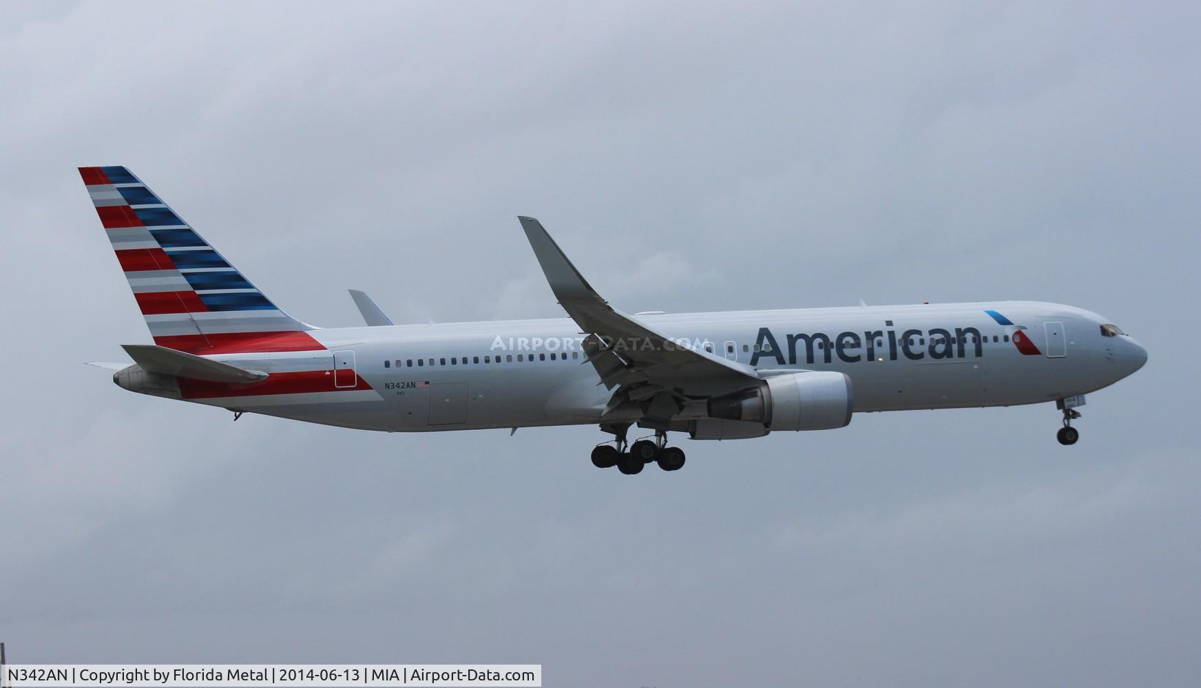 N342AN, 2002 Boeing 767-323ER C/N 33081, American