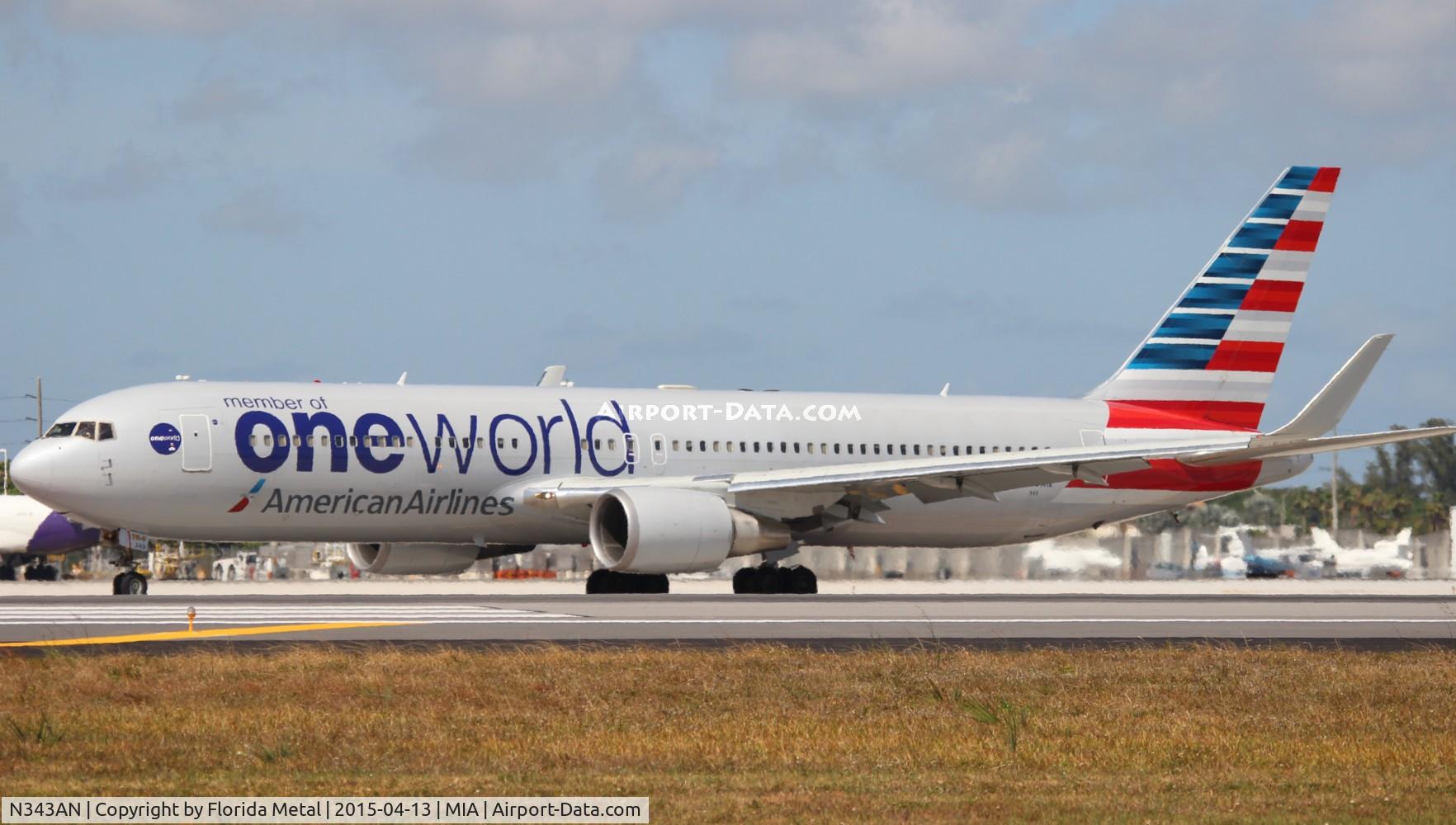 N343AN, 2003 Boeing 767-323 C/N 33082, American One World