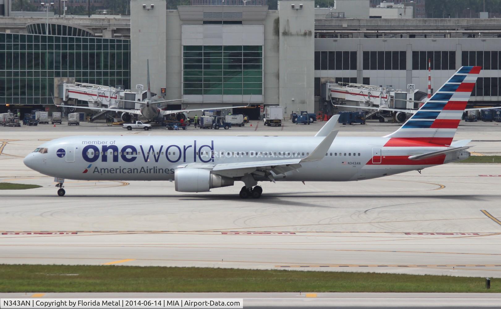 N343AN, 2003 Boeing 767-323 C/N 33082, American One World