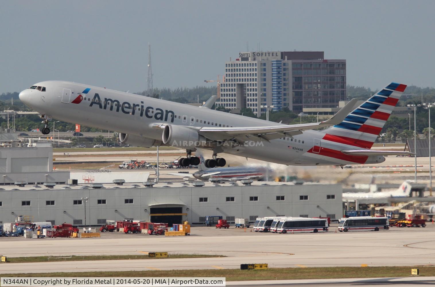 N344AN, 2003 Boeing 767-323 C/N 33083, American