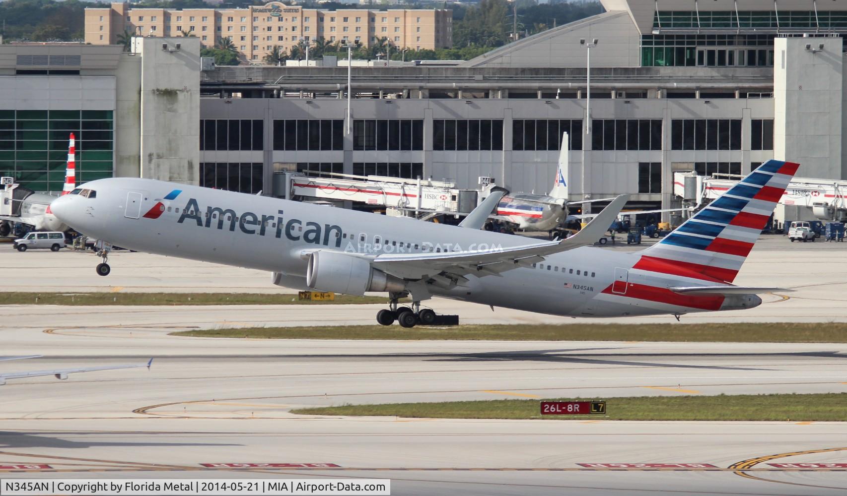N345AN, 2003 Boeing 767-323(ER) C/N 33084, American