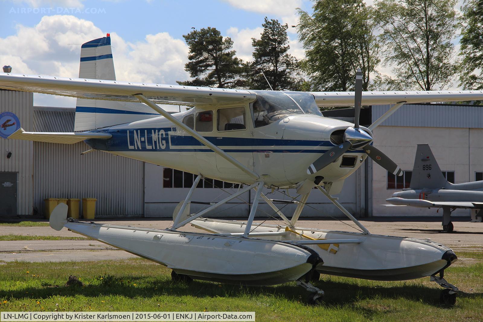 LN-LMG, Cessna A185F Skywagon 185 C/N 185-03278, Seaplane on land.