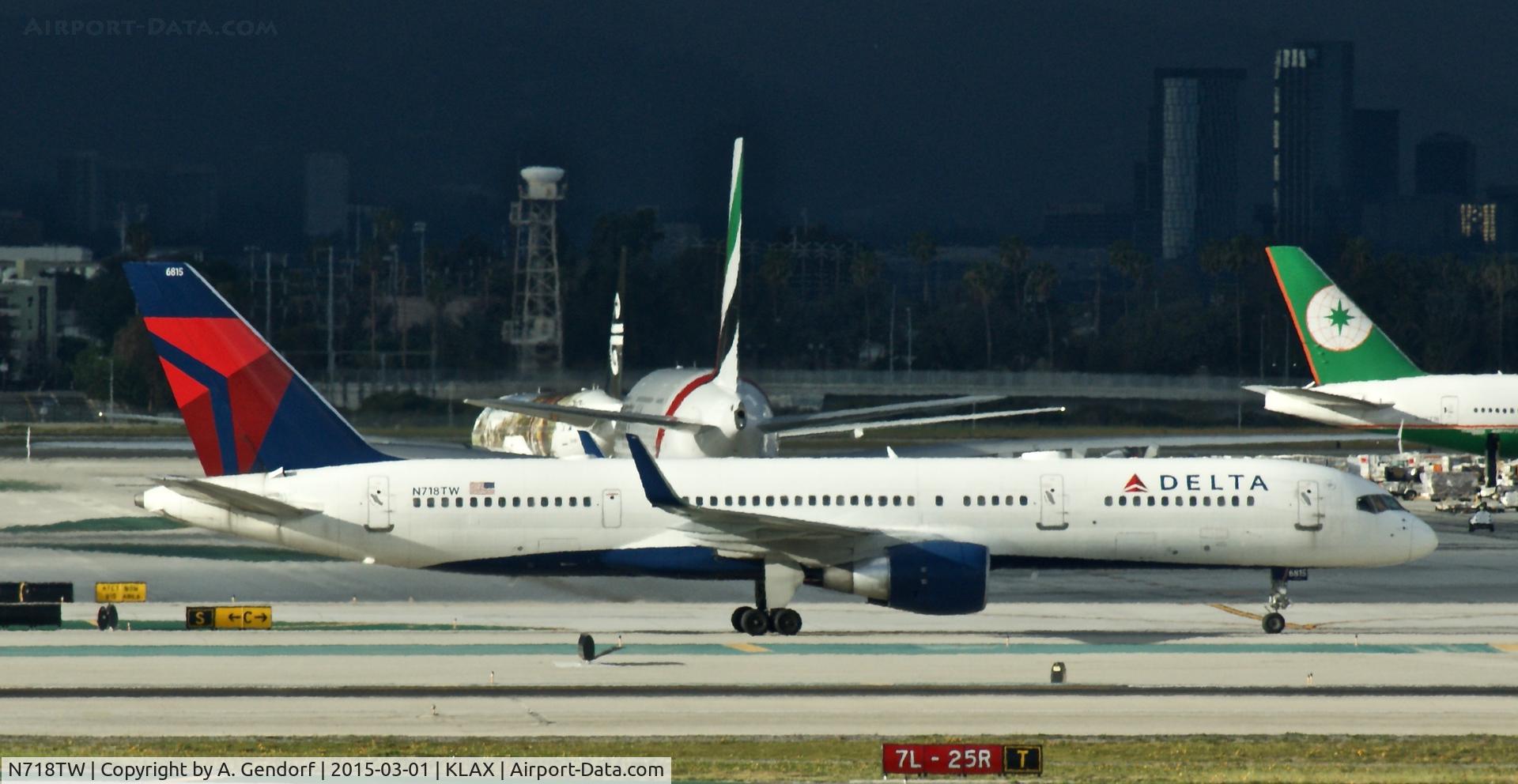 N718TW, 1999 Boeing 757-231 C/N 28486, Delta, seen here taxiing at Los Angeles Int'l(KLAX)