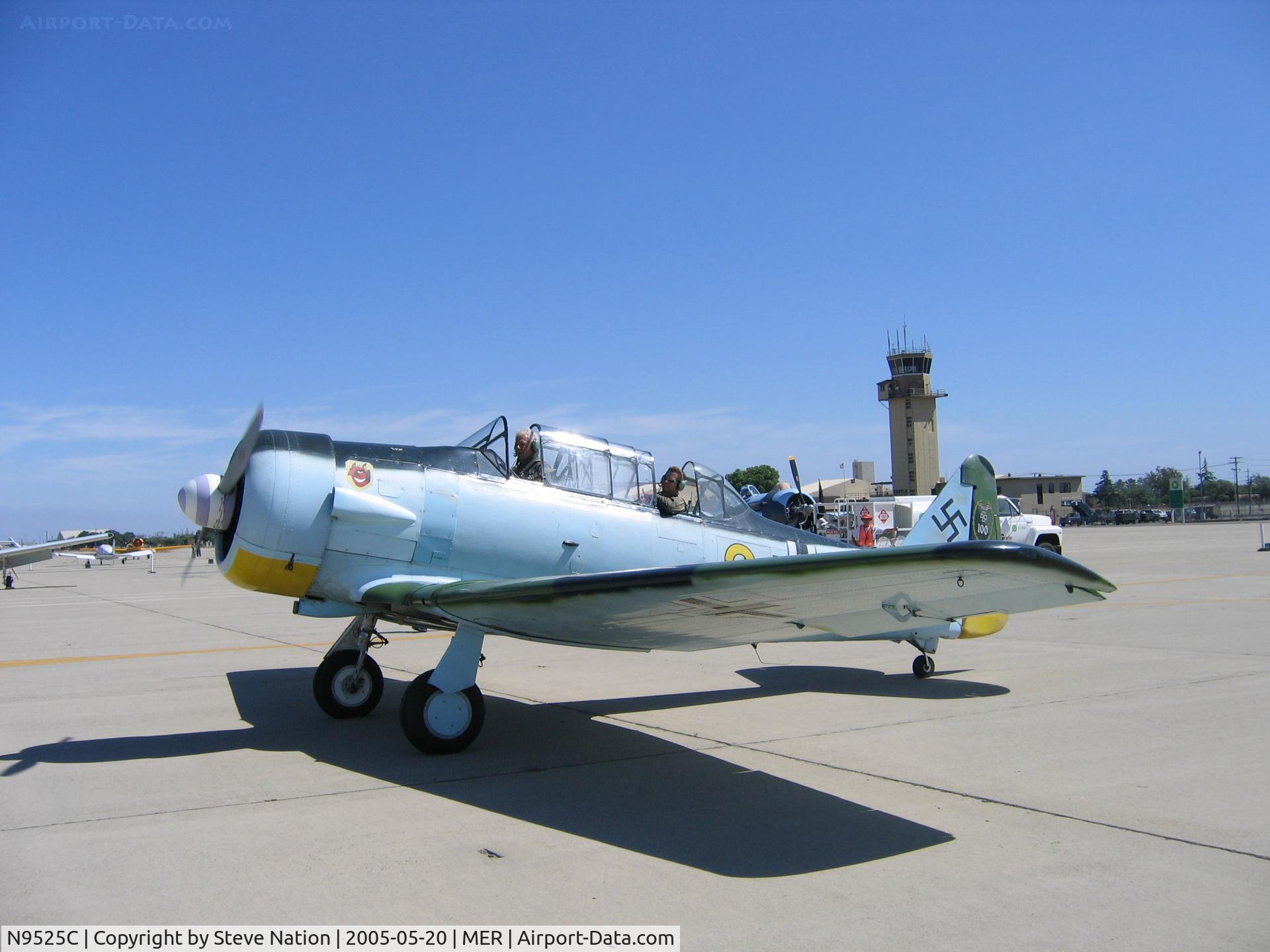 N9525C, North American AT-6C Texan C/N 88-12407, Taxying in at West Coast Formation Clinic