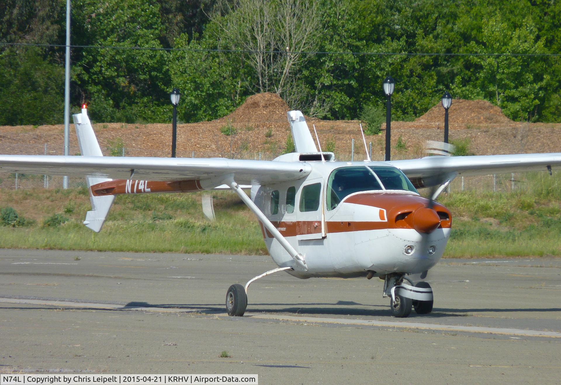 N74L, 1977 Cessna 337G Super Skymaster C/N 33701814, A local (?) 1977 Cessna 337G (JET 22 INC.) doing a 360 at the south tie downs at Reid Hillview Airport, CA after a VFR landing. It comes and parks at the tie downs for long periods of times without moving, then disappears for a few months.