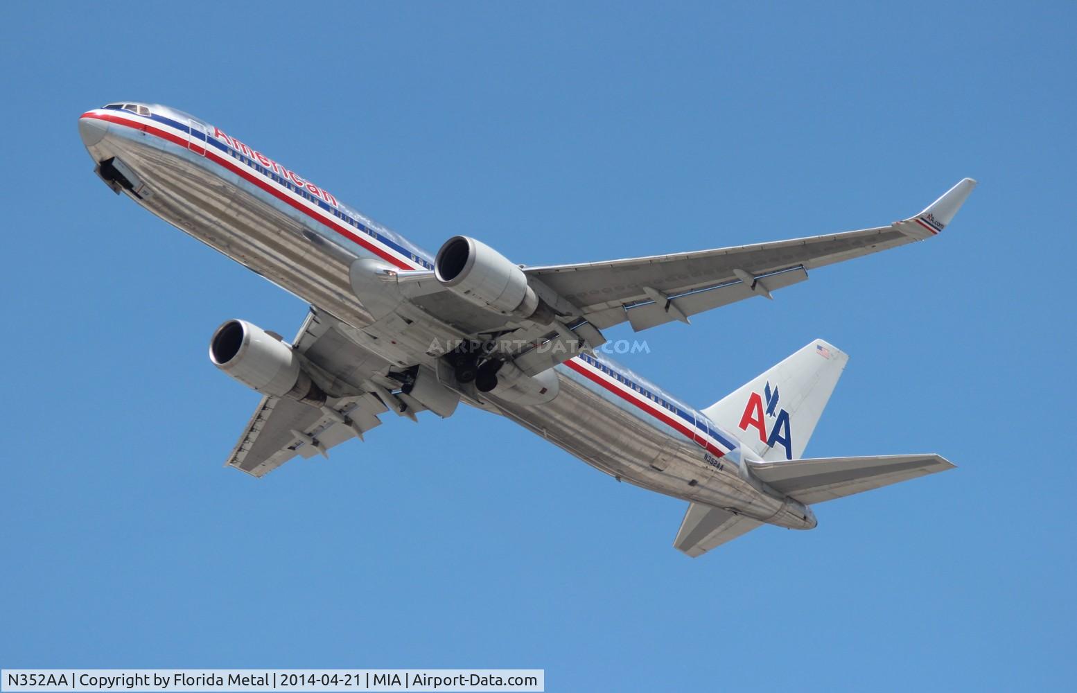 N352AA, 1988 Boeing 767-323ER C/N 24033, American