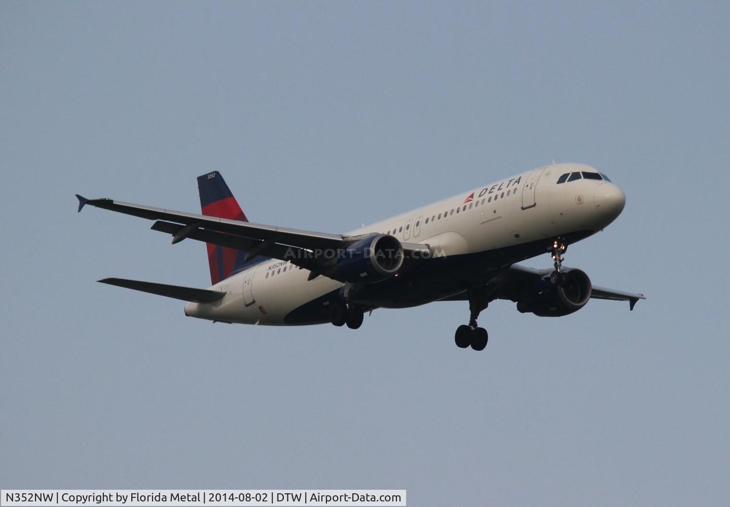 N352NW, 1998 Airbus A320-212 C/N 778, Delta A320