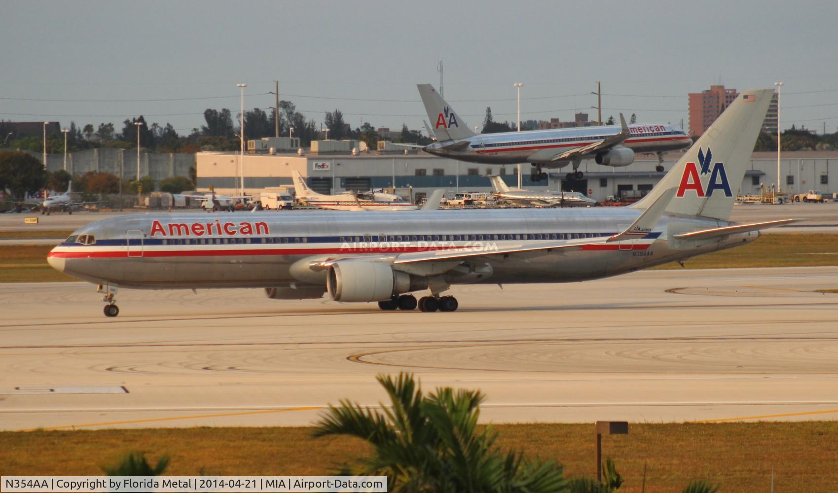 N354AA, 1988 Boeing 767-323 C/N 24035, American