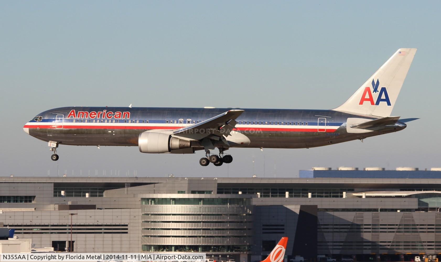 N355AA, 1988 Boeing 767-323/ER C/N 24036, American
