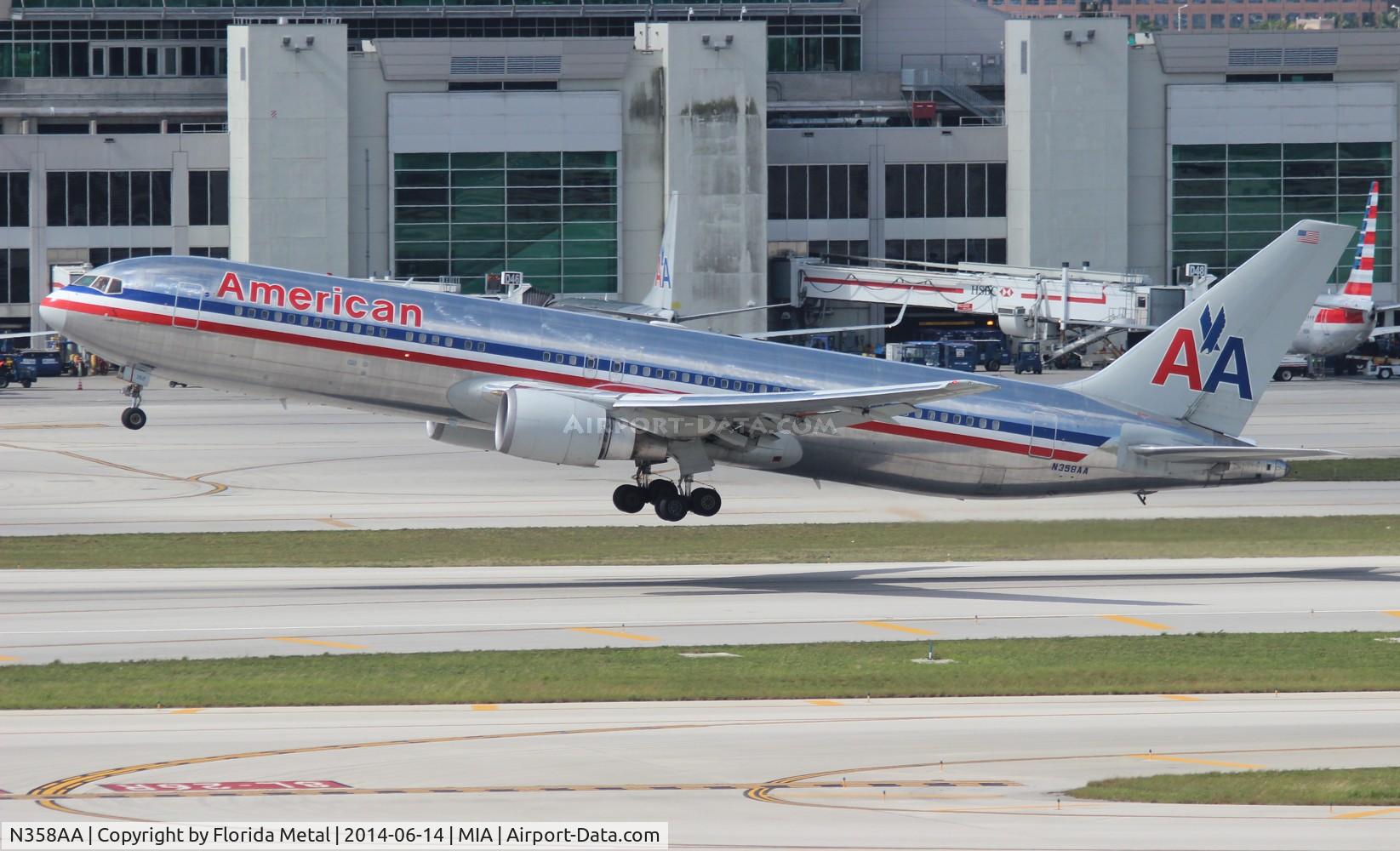 N358AA, 1988 Boeing 767-323 C/N 24039, American
