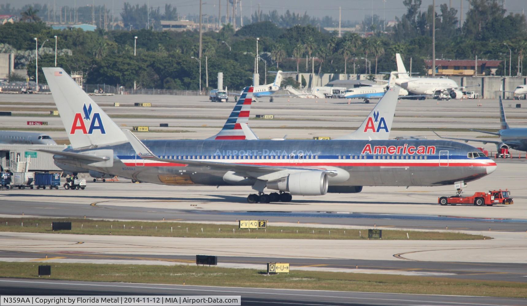 N359AA, 1988 Boeing 767-323 C/N 24040, American