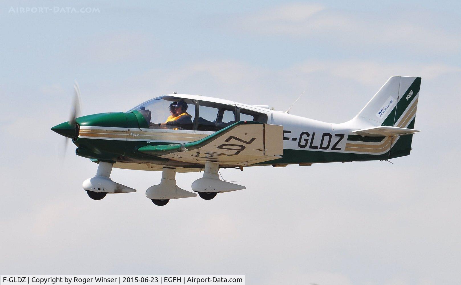 F-GLDZ, Robin DR-400-180 Regent Regent C/N 2105, Visiting Robin Regent.