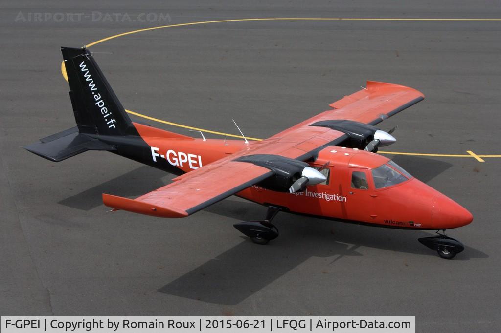 F-GPEI, 2000 Vulcanair P-68C C/N 402, Parked