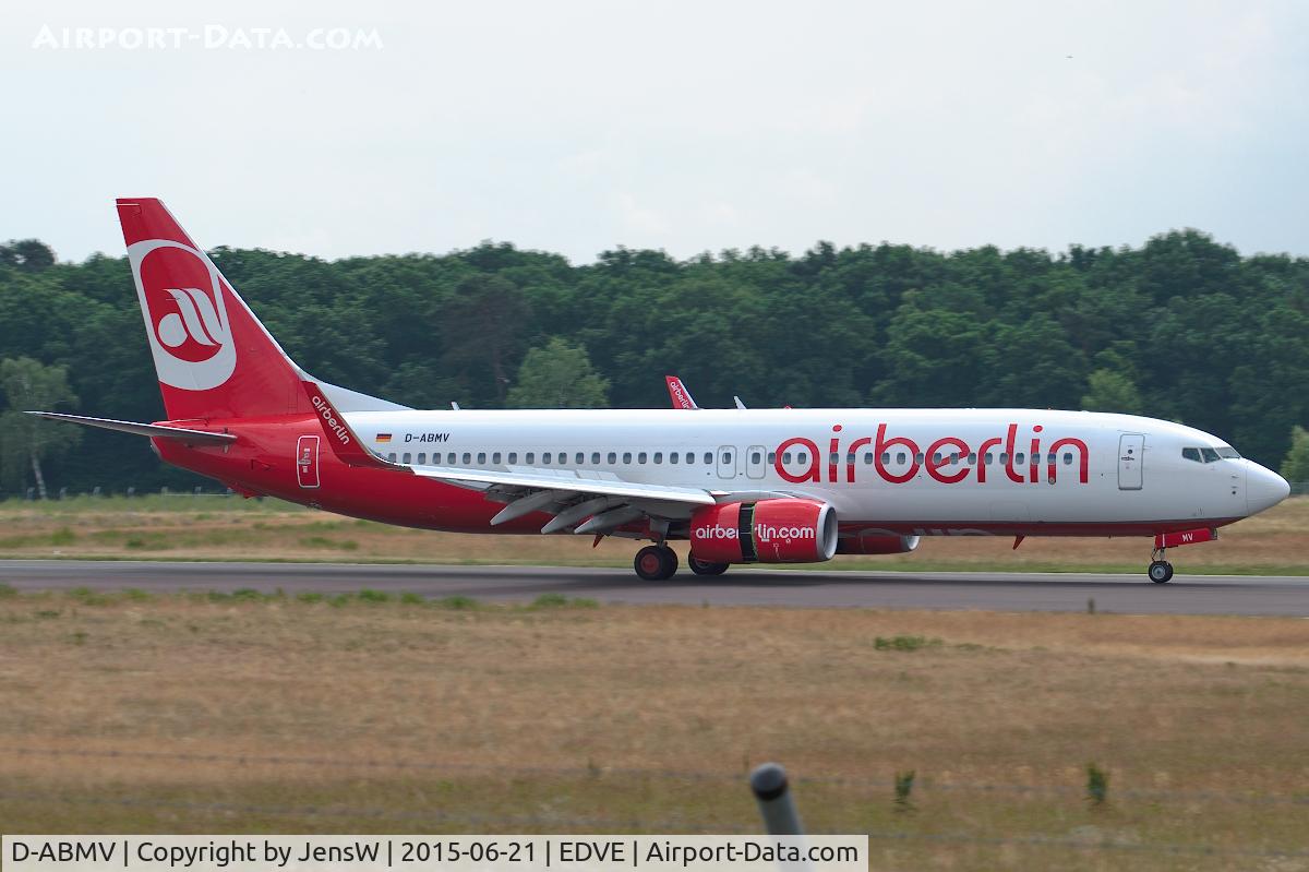 D-ABMV, 2013 Boeing 737-86J C/N 37785, Landing at EDVE