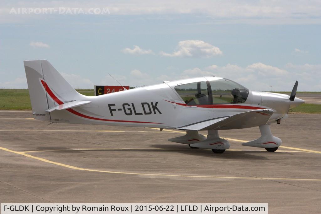 F-GLDK, Robin DR-400-140B Major C/N 2090, Parked
