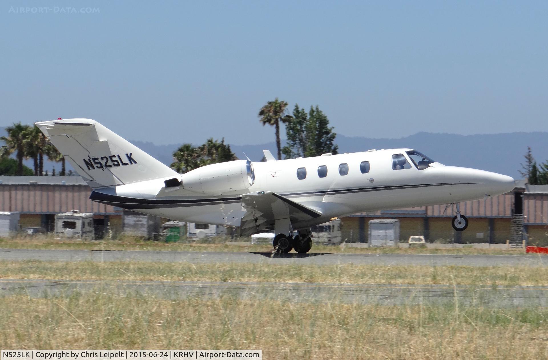 N525LK, 1997 Cessna 525 CitationJet CJ1 C/N 525-0200, A local 1997 Cessna Citation Jet 1 landing on runway 31R at Reid Hillview Airport, CA. I've been waiting a few months to see this Citation and I finally got my chance today.