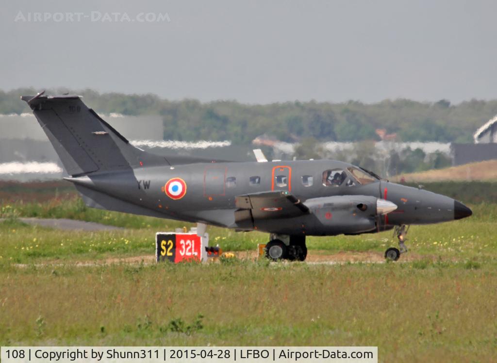 108, Embraer EMB-121AA Xingu C/N 121108, Lining up rwy 32L for departure