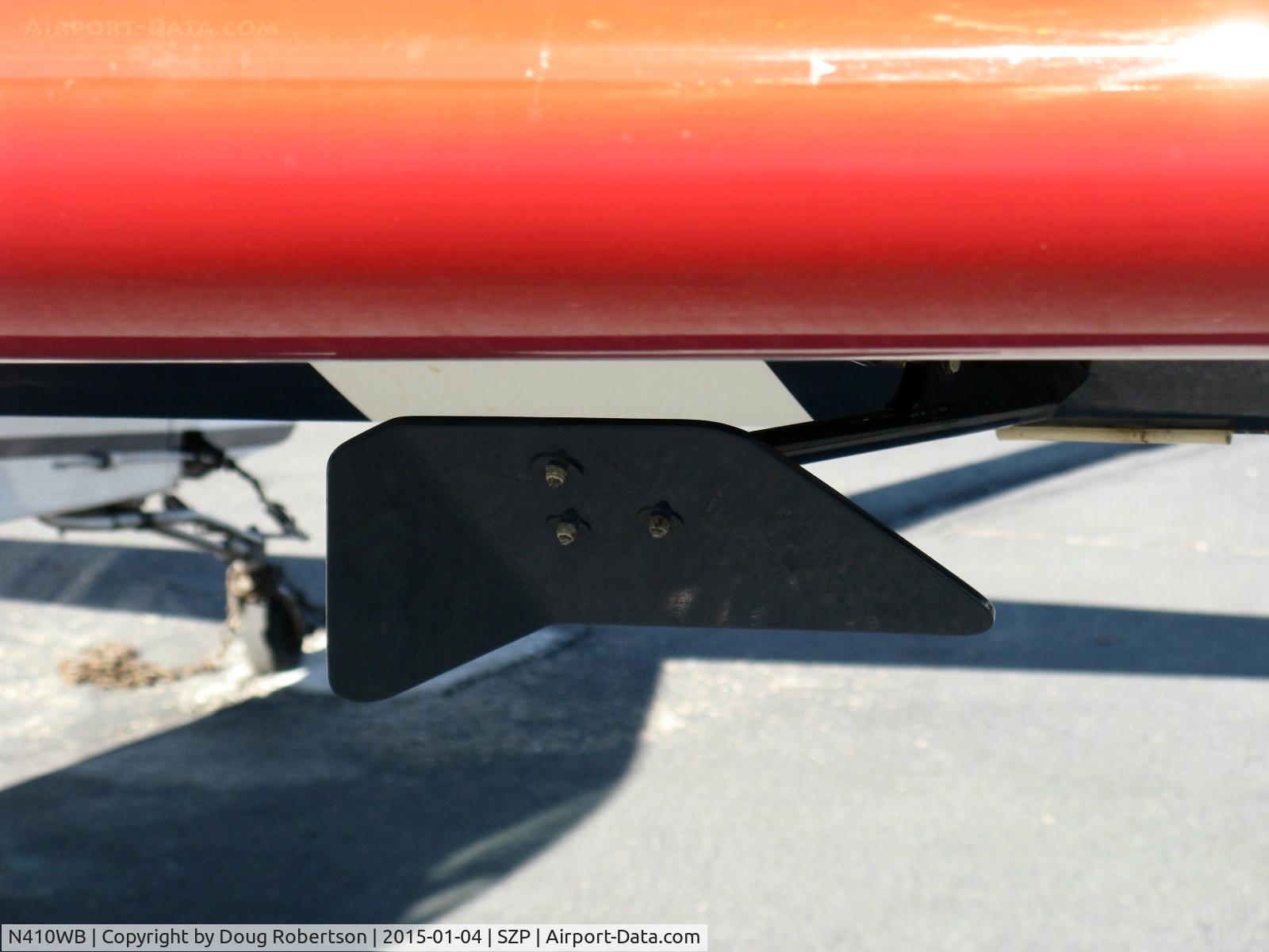 N410WB, 1991 Extra EA-300 C/N 029, 1991 Extra Flugzeugbau Gmbh EXTRA EA-300, Lycoming AEIO-540-L1B5 300 Hp, closeup-aileron spade