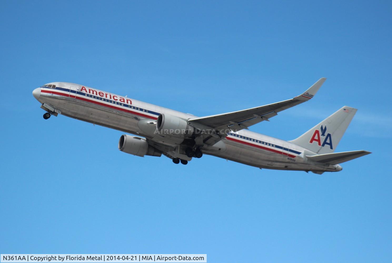 N361AA, 1988 Boeing 767-323 C/N 24042, American