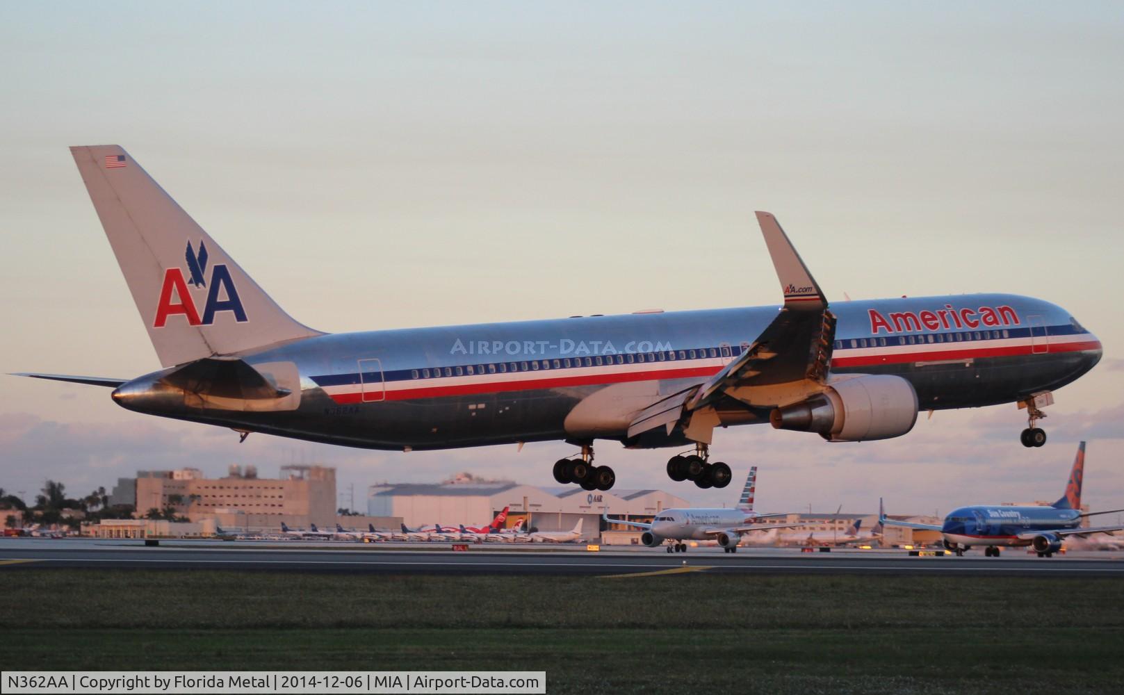 N362AA, 1988 Boeing 767-323 C/N 24043, American
