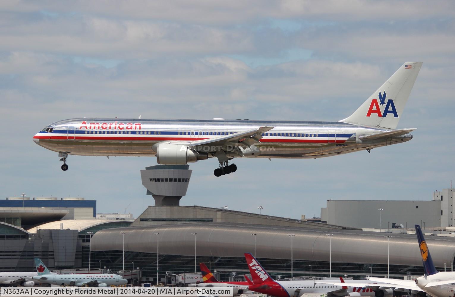 N363AA, 1988 Boeing 767-323 C/N 24044, American