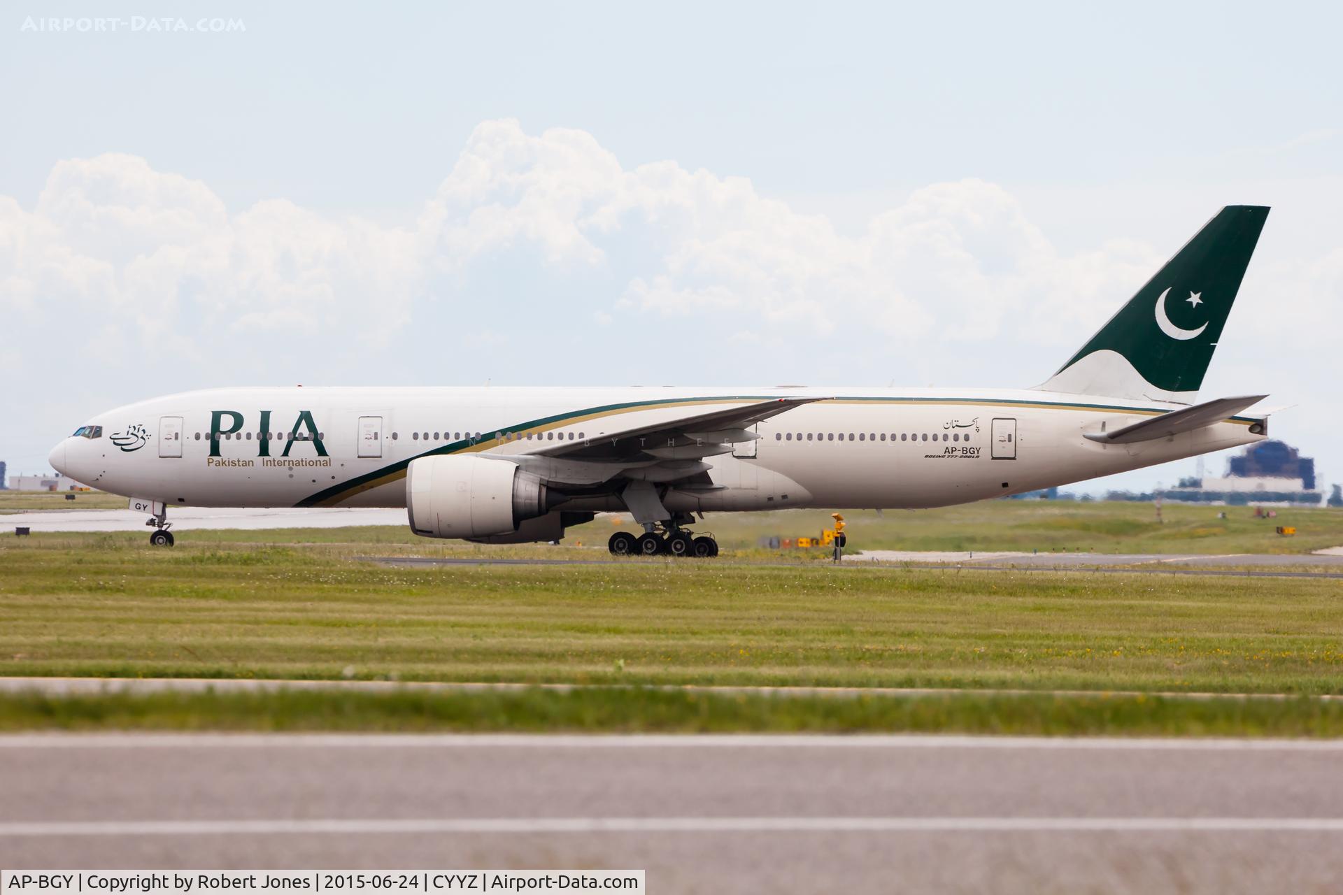 AP-BGY, 2005 Boeing 777-240/LR C/N 33781, At Toronto Pearson.