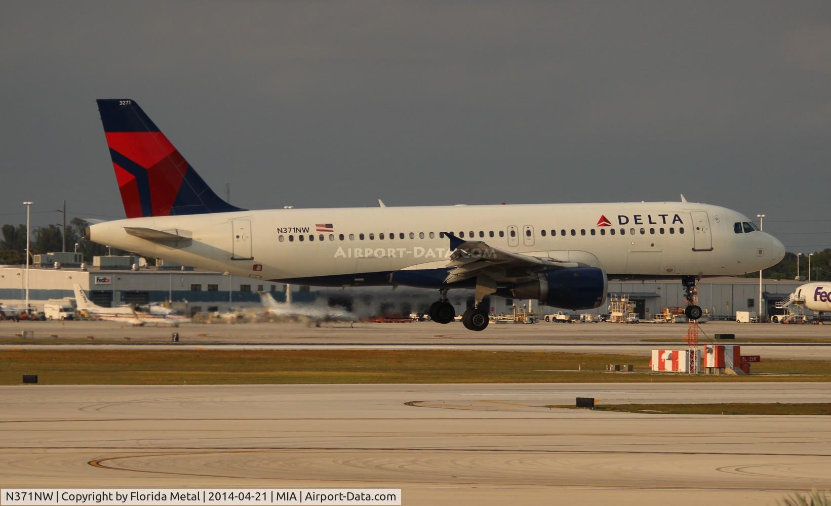N371NW, 2001 Airbus A320-212 C/N 1535, Delta