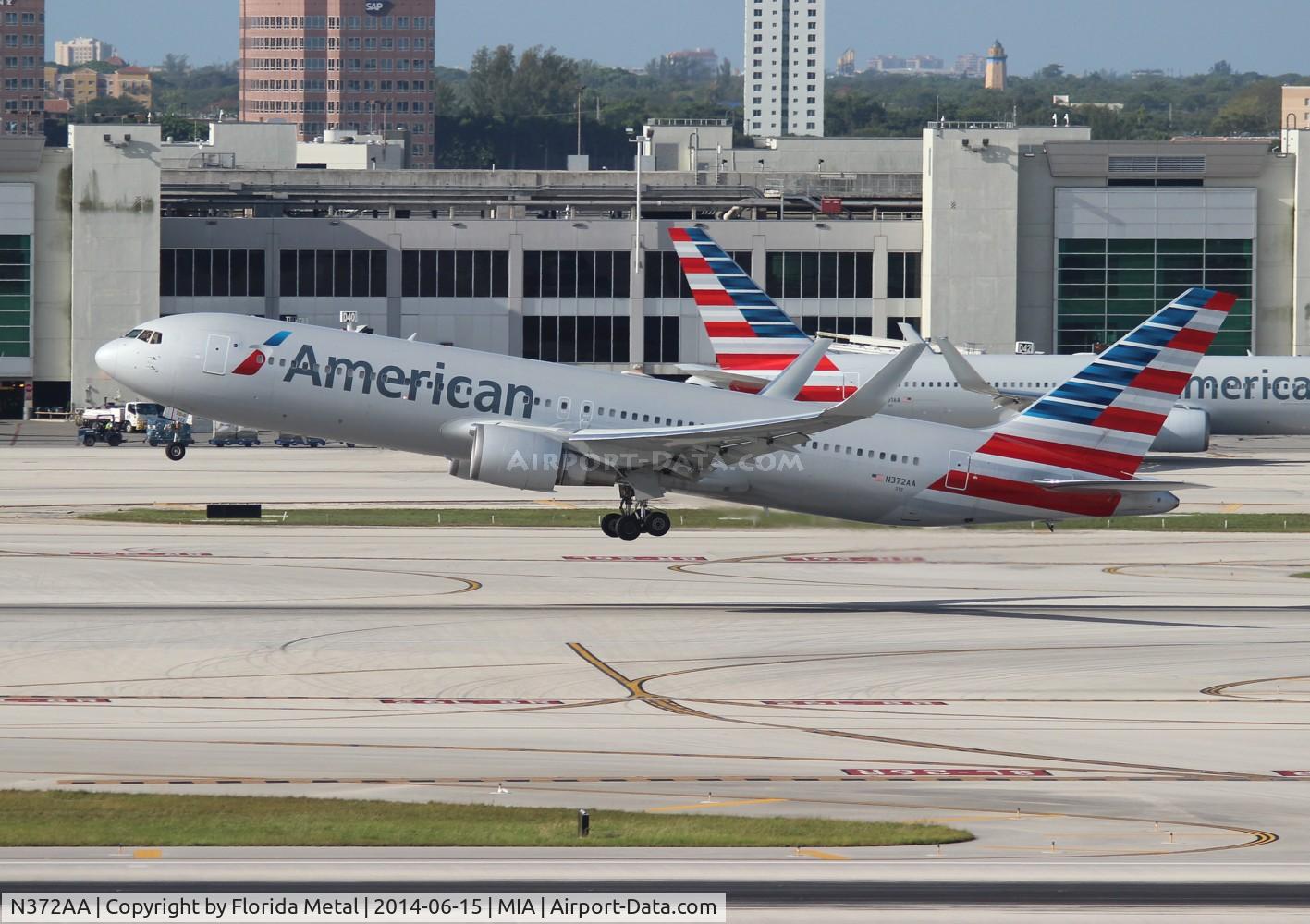 N372AA, 1992 Boeing 767-323 C/N 25199, American
