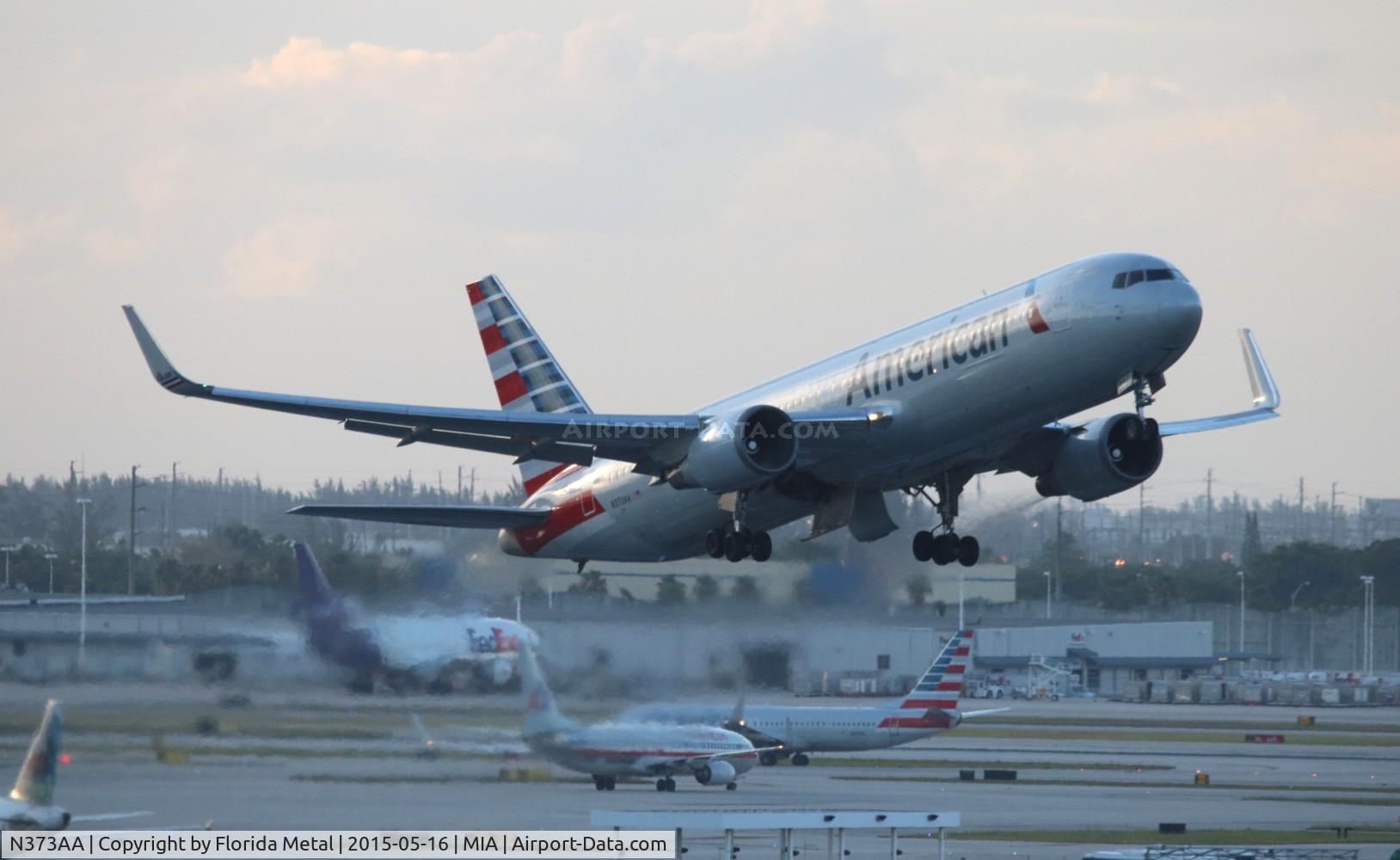 N373AA, 1992 Boeing 767-323 C/N 25200, American