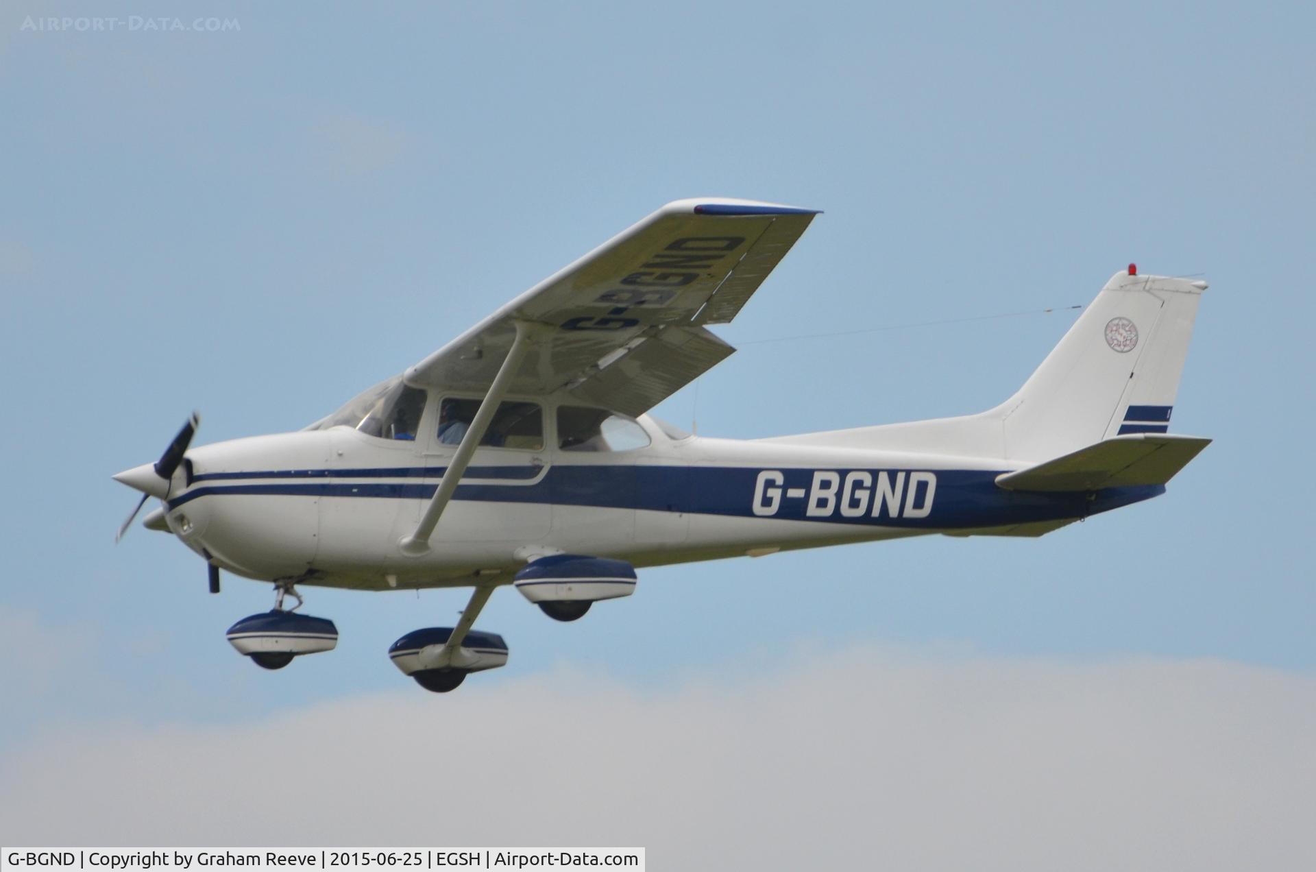 G-BGND, 1977 Reims F172N Skyhawk C/N 1576, Landing at Norwich.