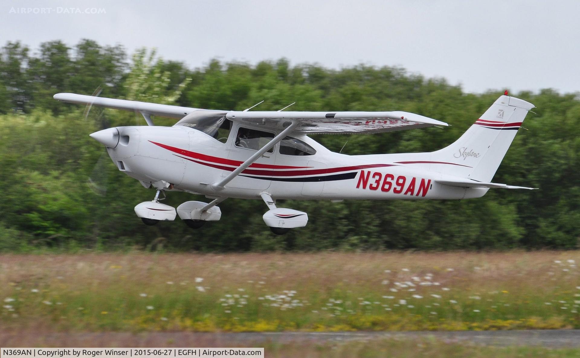 N369AN, 2000 Cessna 182S Skylane C/N 18280696, Visiting Cessna Skylane departing Runway 22.