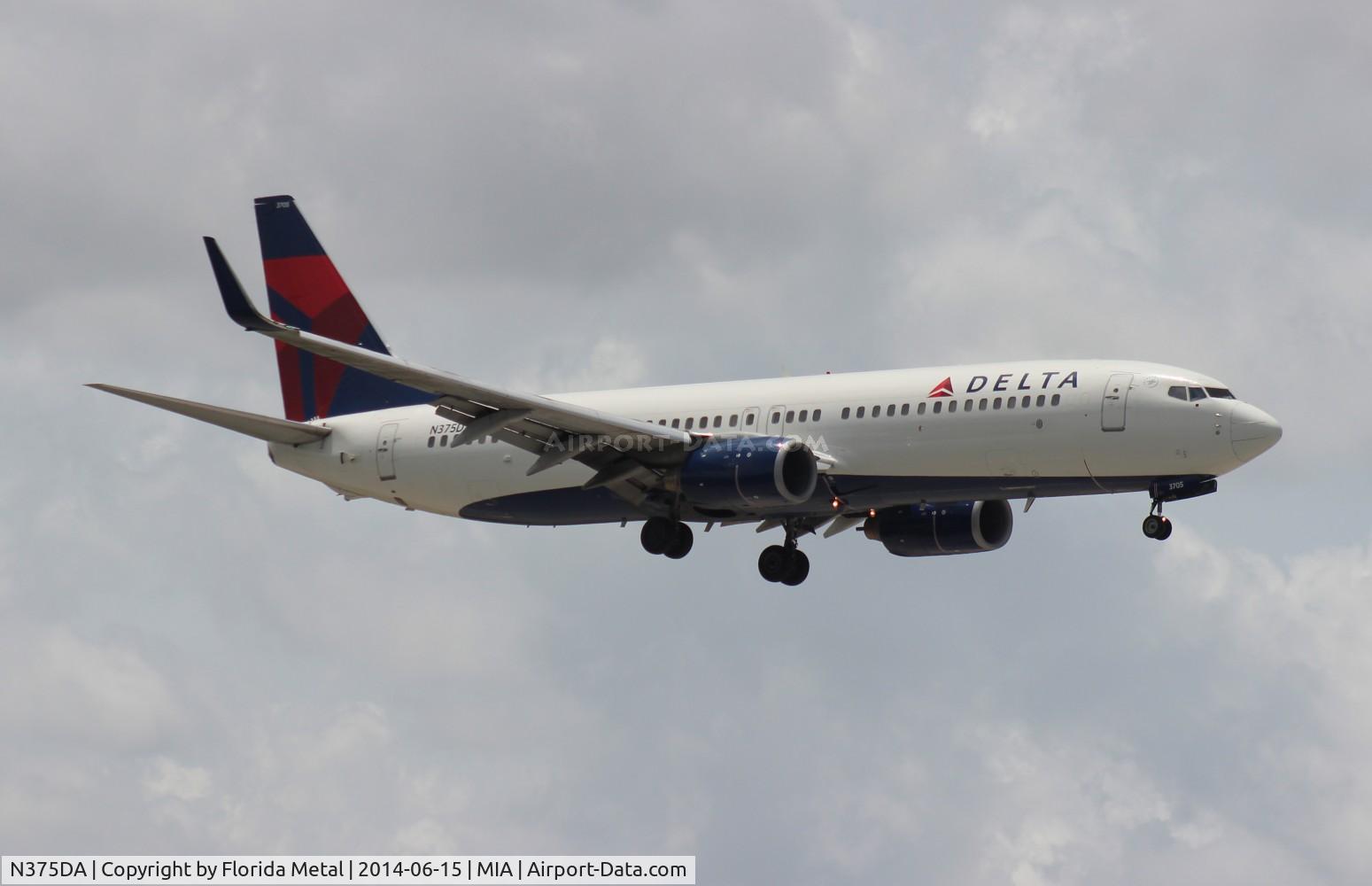 N375DA, 1998 Boeing 737-832 C/N 29623, Delta