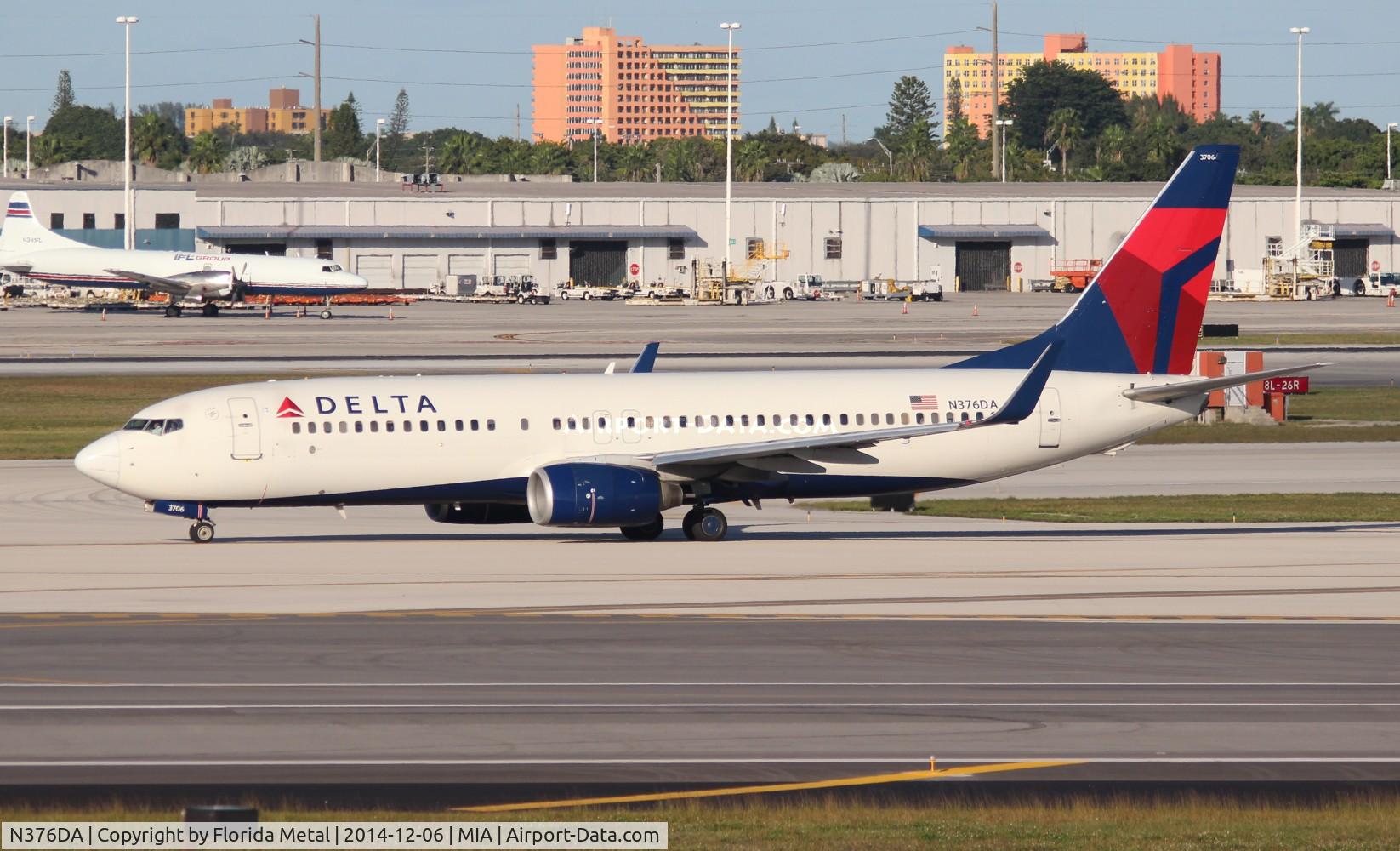 N376DA, 1999 Boeing 737-832 C/N 29624, Delta