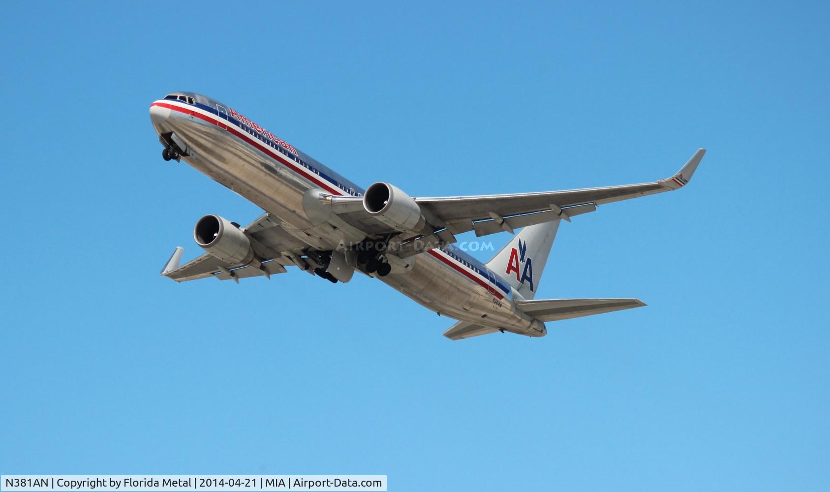 N381AN, 1993 Boeing 767-323 C/N 25450, American