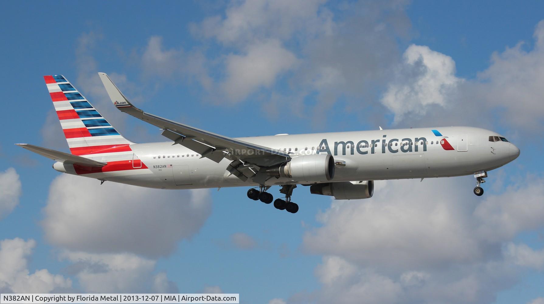 N382AN, 1993 Boeing 767-323/ER C/N 25451, American