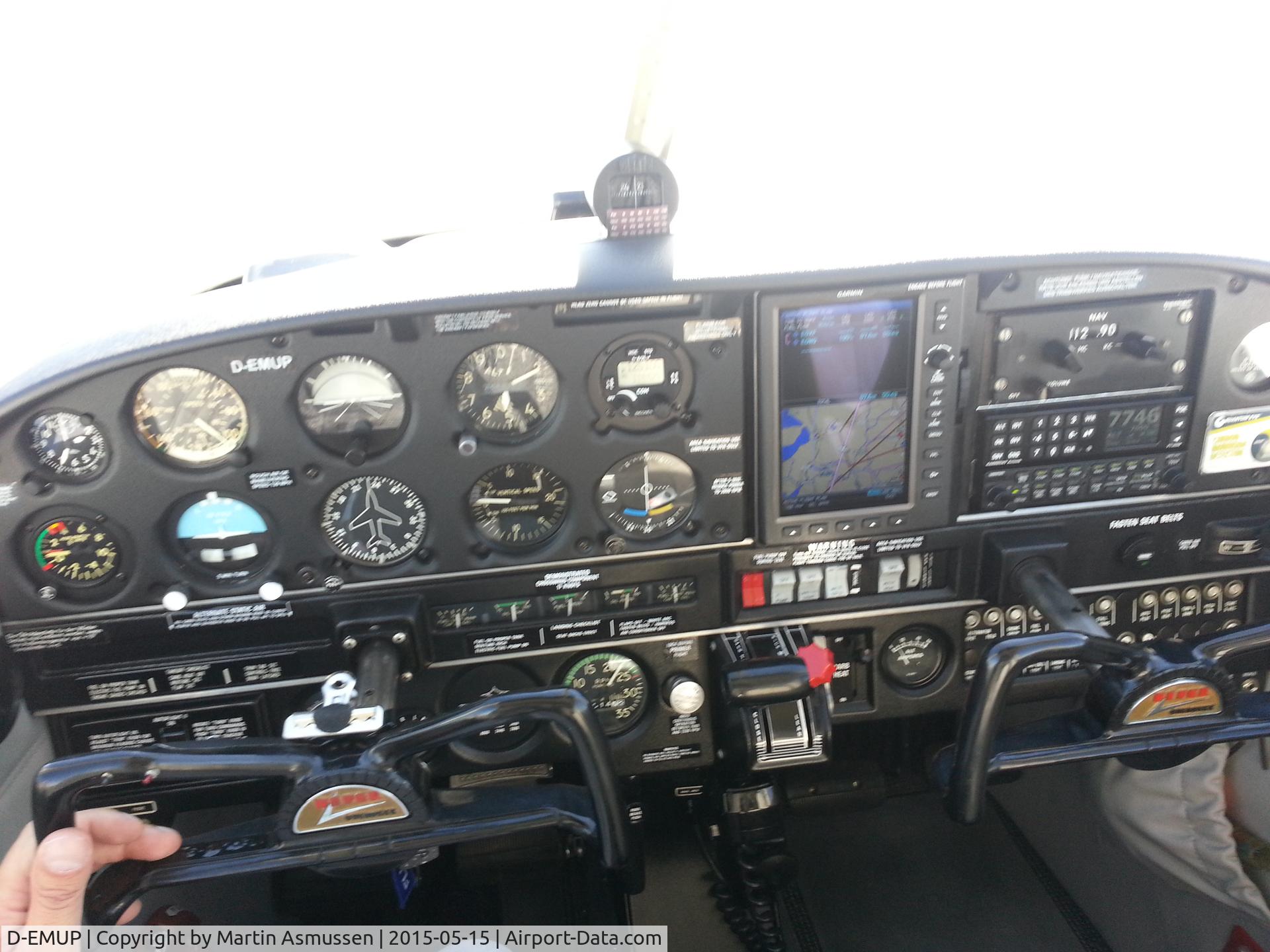 D-EMUP, 1971 Piper PA-28-140D Cherokee C/N 28-7125047, Cockpit view
