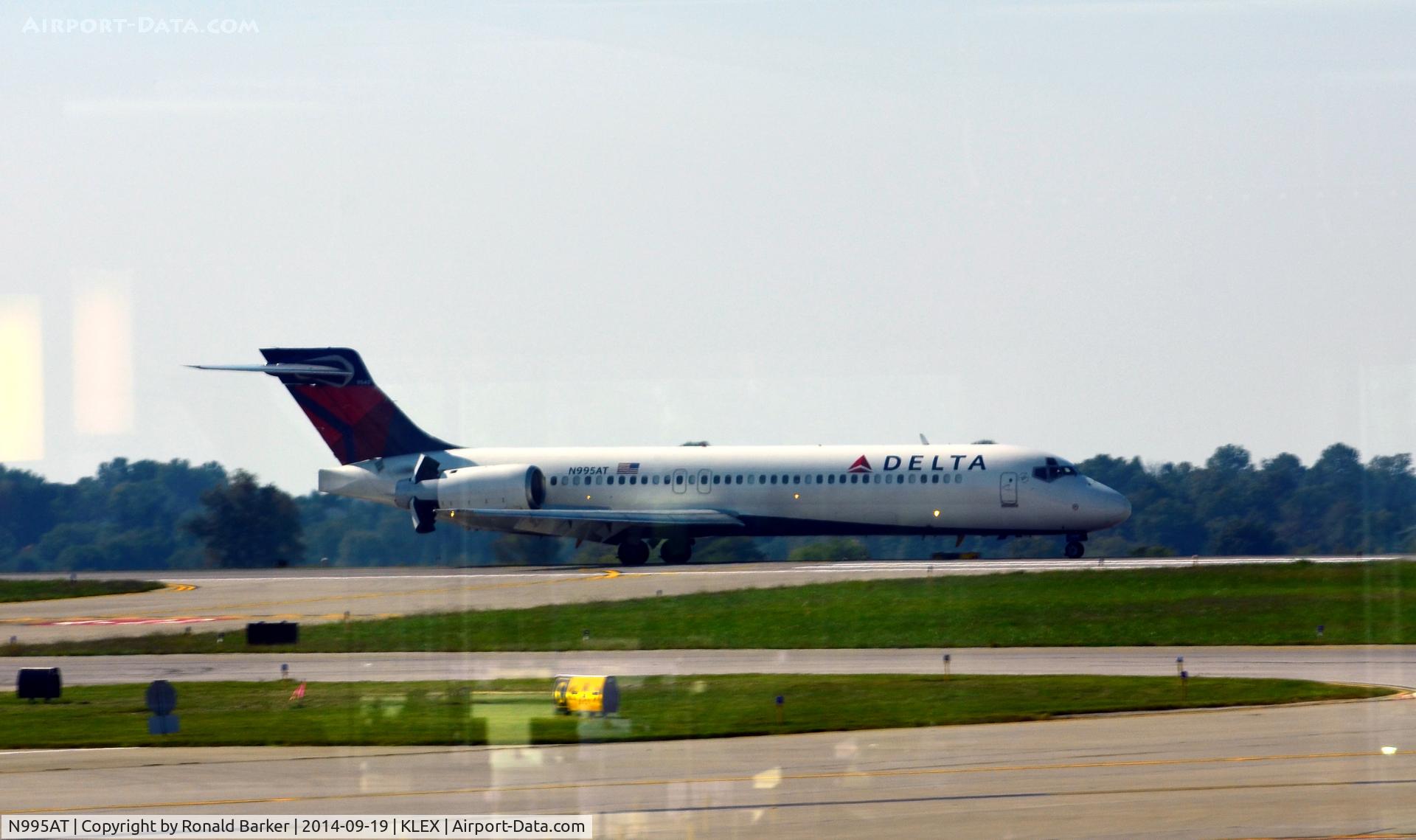 N995AT, 2002 Boeing 717-200 C/N 55139, Landing LEX