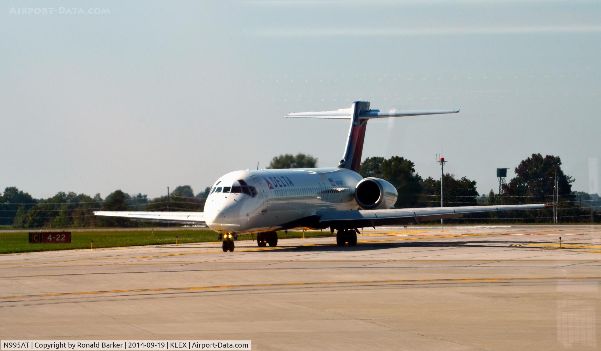 N995AT, 2002 Boeing 717-200 C/N 55139, Taxi Lexington