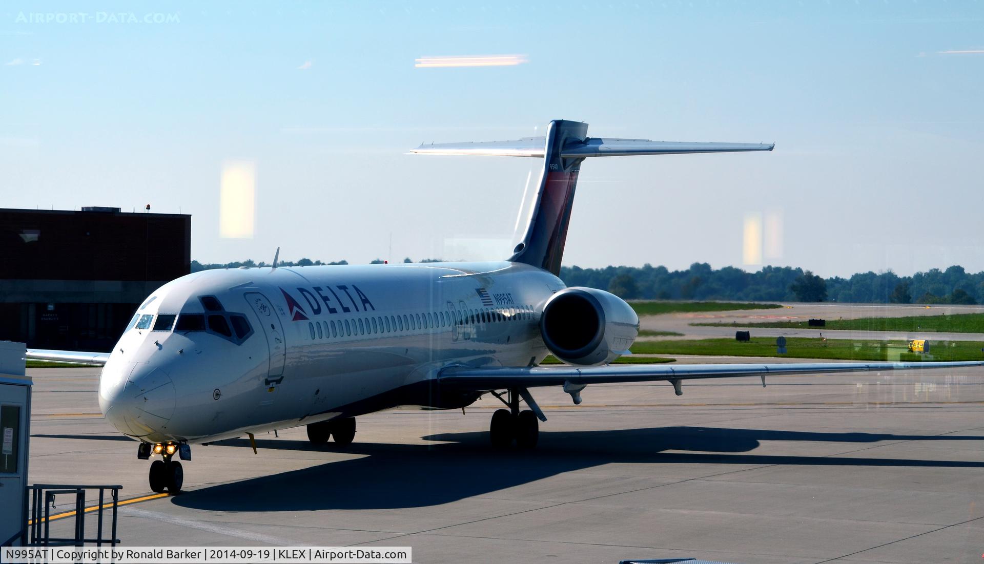 N995AT, 2002 Boeing 717-200 C/N 55139, Taxi Lexington